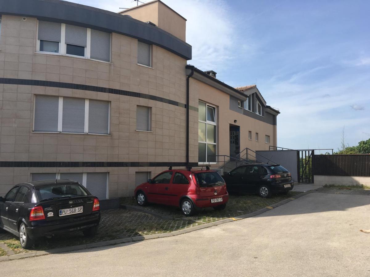Apartman Luka Apartment Pula Exterior photo